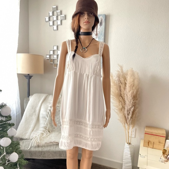 Meet Your Posher/Buyer - Picture 10 of 16